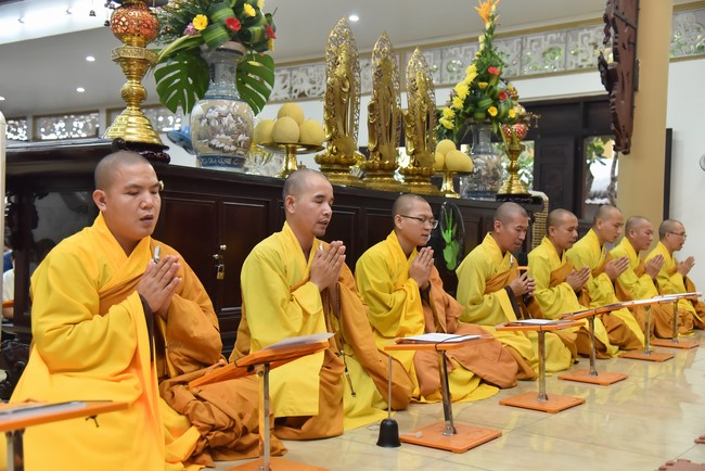 Nguyen Van Cu School students pray for University Examination 2022