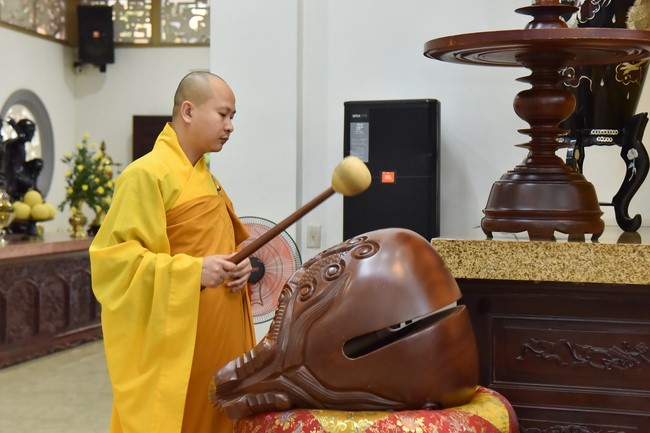 Nguyen Van Cu School students pray for University Examination 2022
