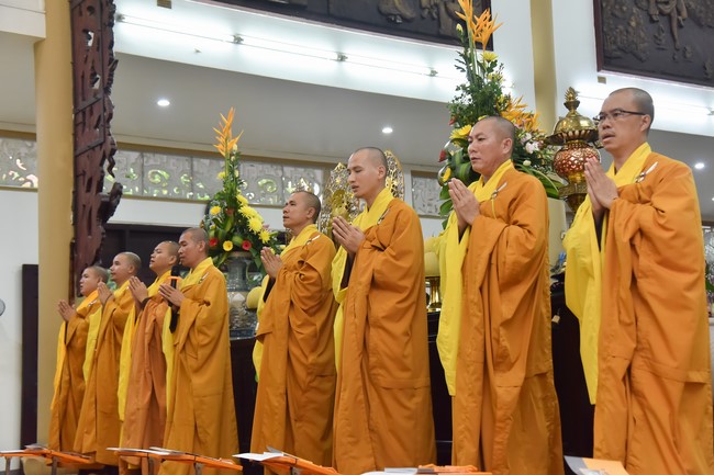 Nguyen Van Cu School students pray for University Examination 2022