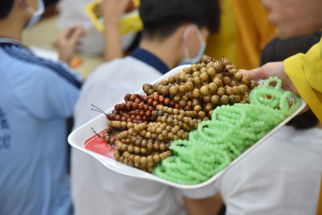 Nguyen Van Cu School students pray for University Examination 2022