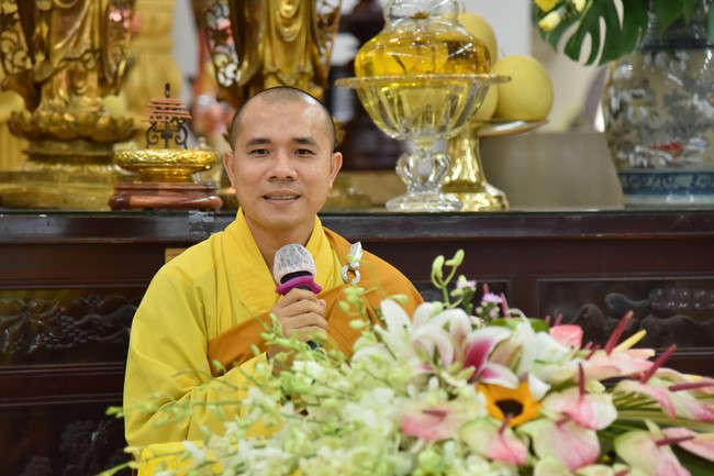 Nguyen Van Cu School students pray for University Examination 2022