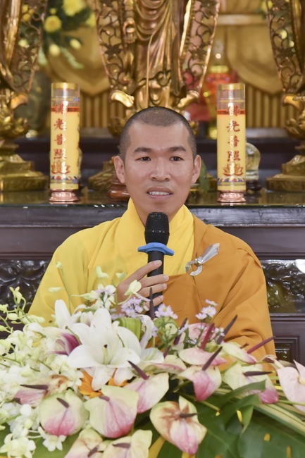 Nhan Van High School Students Pray for University Examination 2022