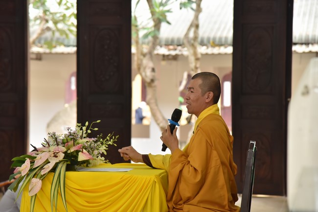 Nhan Van High School Students Pray for University Examination 2022