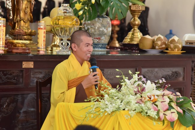 Nhan Van High School Students Pray for University Examination 2022