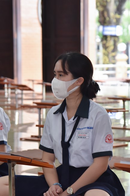 Nhan Van High School Students Pray for University Examination 2022