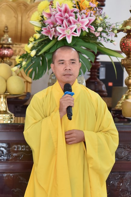 Nhan Van High School Students Pray for University Examination 2022