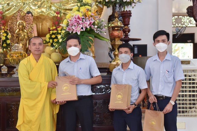 Nhan Van High School Students Pray for University Examination 2022