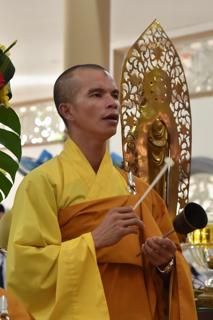 Nhan Van High School Students Pray for University Examination 2022