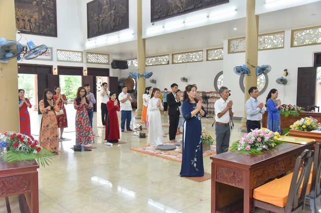 Wedding Ceremony at the pagoda
