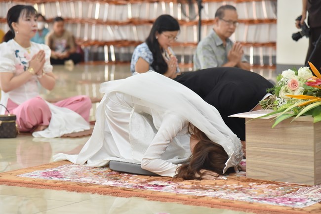 Wedding Ceremony at the pagoda