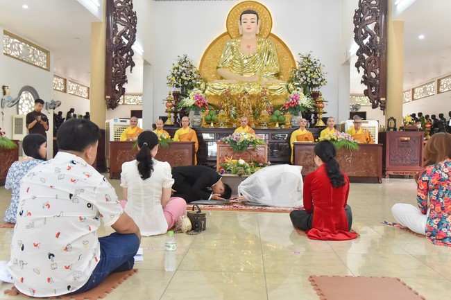 Wedding Ceremony at the pagoda