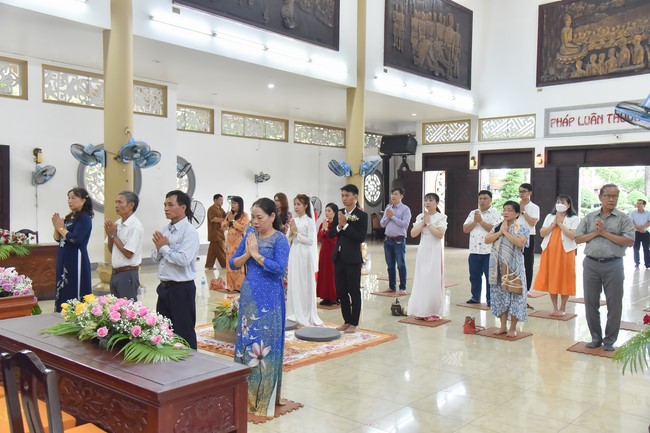 Wedding Ceremony at the pagoda