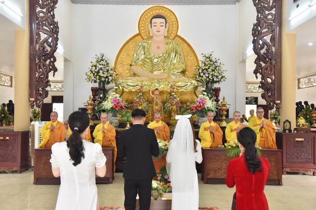 Wedding Ceremony at the pagoda