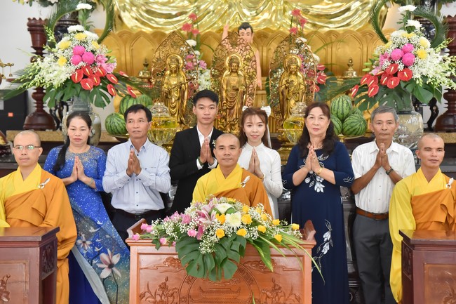 Wedding Ceremony at the pagoda