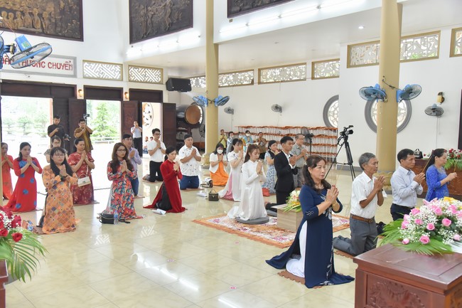 Wedding Ceremony at the pagoda