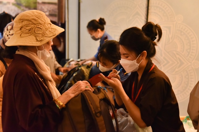 Entering the 97th Seven Day Retreat - Assembly for reciting the Buddha