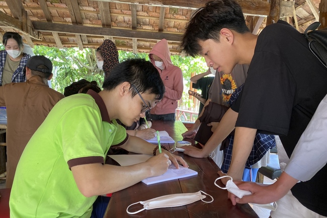One-day Retreat for Students at Giai Lam pagoda, Ha Tinh