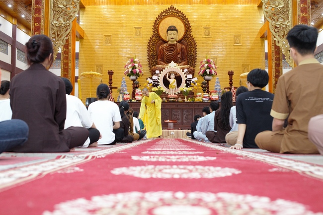 One-day Retreat for Students at Giai Lam pagoda, Ha Tinh
