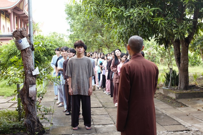 One-day Retreat for Students at Giai Lam pagoda, Ha Tinh