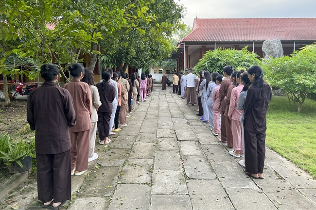 One-day Retreat for Students at Giai Lam pagoda, Ha Tinh