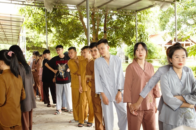 One-day Retreat for Students at Giai Lam pagoda, Ha Tinh