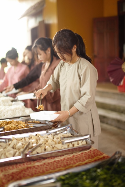 One-day Retreat for Students at Giai Lam pagoda, Ha Tinh