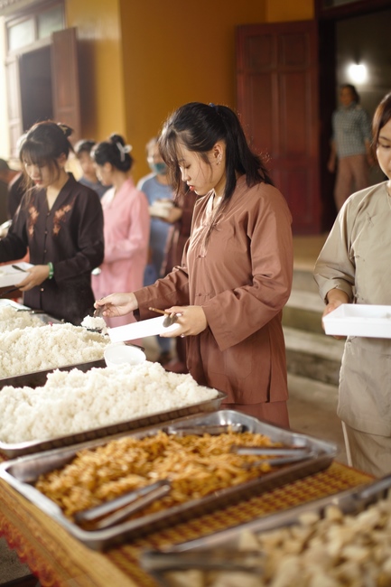 One-day Retreat for Students at Giai Lam pagoda, Ha Tinh