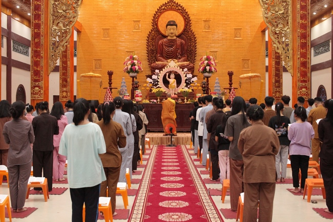 One-day Retreat for Students at Giai Lam pagoda, Ha Tinh