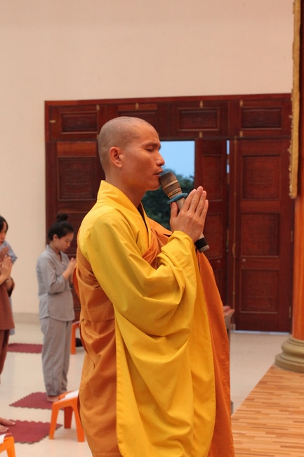 One-day Retreat for Students at Giai Lam pagoda, Ha Tinh