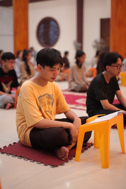 One-day Retreat for Students at Giai Lam pagoda, Ha Tinh