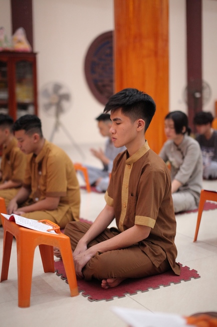 One-day Retreat for Students at Giai Lam pagoda, Ha Tinh