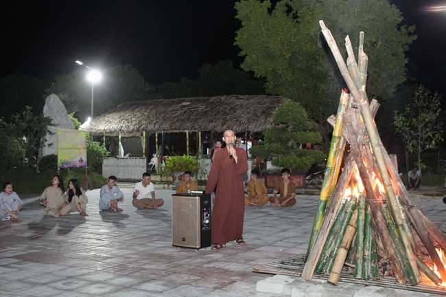 One-day Retreat for Students at Giai Lam pagoda, Ha Tinh