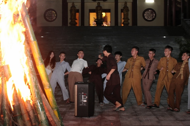 One-day Retreat for Students at Giai Lam pagoda, Ha Tinh