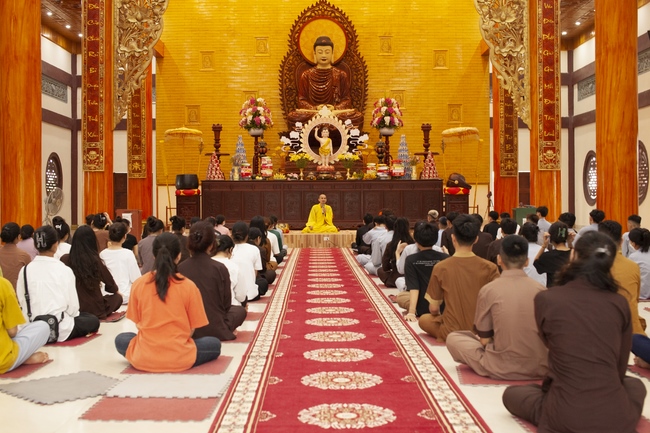 One-day Retreat for Students at Giai Lam pagoda, Ha Tinh