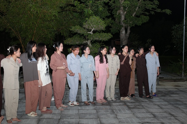 One-day Retreat for Students at Giai Lam pagoda, Ha Tinh