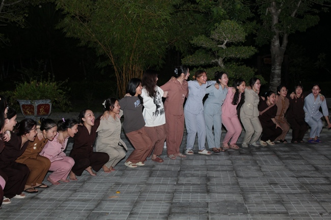 One-day Retreat for Students at Giai Lam pagoda, Ha Tinh
