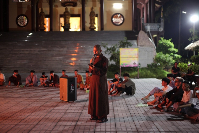 One-day Retreat for Students at Giai Lam pagoda, Ha Tinh