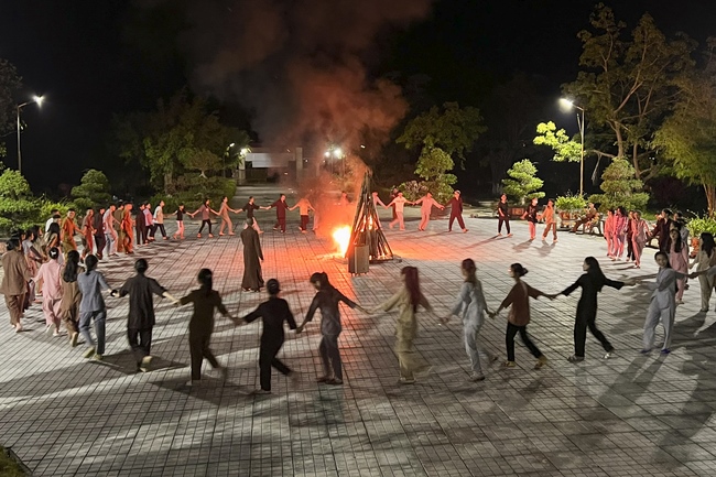 One-day Retreat for Students at Giai Lam pagoda, Ha Tinh