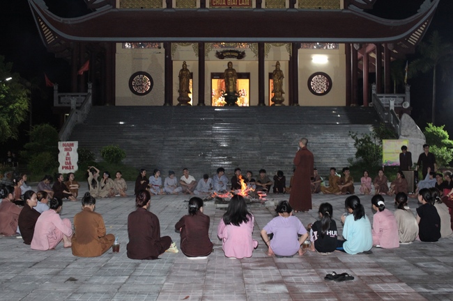 One-day Retreat for Students at Giai Lam pagoda, Ha Tinh