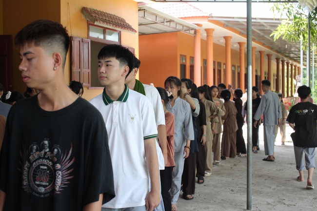 One-day Retreat for Students at Giai Lam pagoda, Ha Tinh