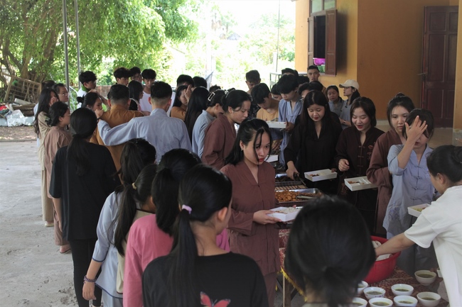 One-day Retreat for Students at Giai Lam pagoda, Ha Tinh