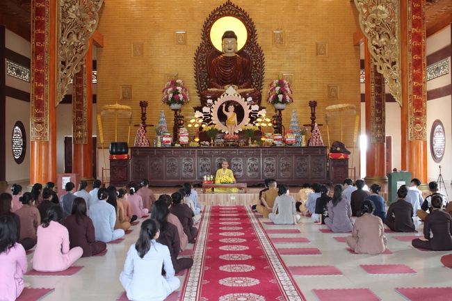 One-day Retreat for Students at Giai Lam pagoda, Ha Tinh