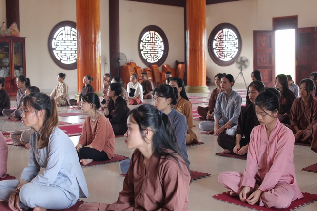 One-day Retreat for Students at Giai Lam pagoda, Ha Tinh