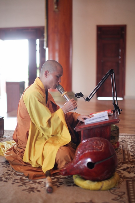 One-day Retreat for Students at Giai Lam pagoda, Ha Tinh