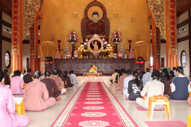 One-day Retreat for Students at Giai Lam pagoda, Ha Tinh