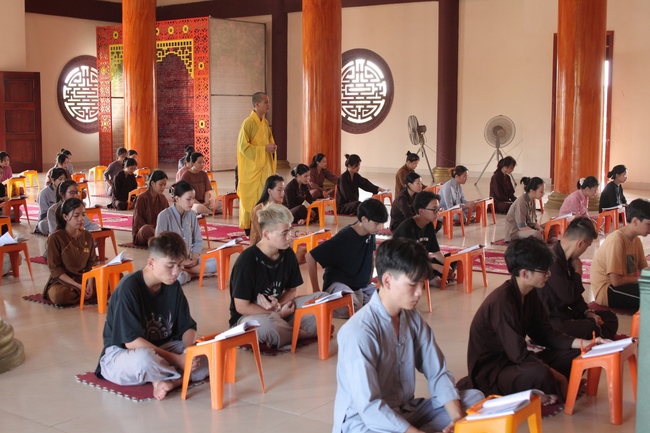 One-day Retreat for Students at Giai Lam pagoda, Ha Tinh