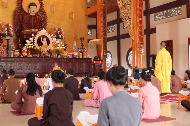 One-day Retreat for Students at Giai Lam pagoda, Ha Tinh