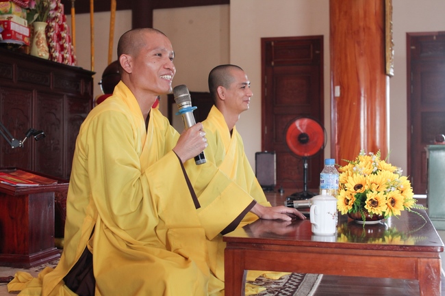 One-day Retreat for Students at Giai Lam pagoda, Ha Tinh