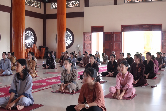 One-day Retreat for Students at Giai Lam pagoda, Ha Tinh