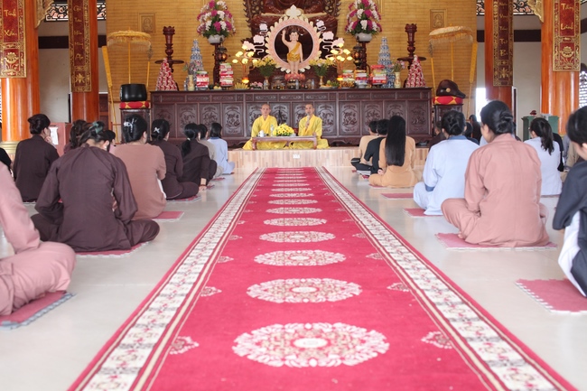 One-day Retreat for Students at Giai Lam pagoda, Ha Tinh